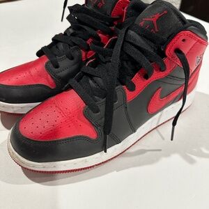 Nike Air Jordan Boys - Size 7Y